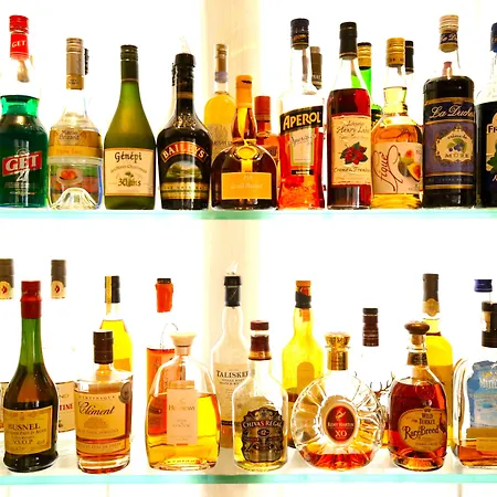 Royal Bon Repos מלון