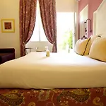 Royal Bon Repos מלון